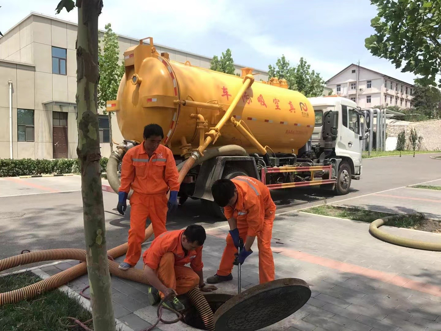 咸阳化粪池清理与5-8吨吸粪车施工效率分析